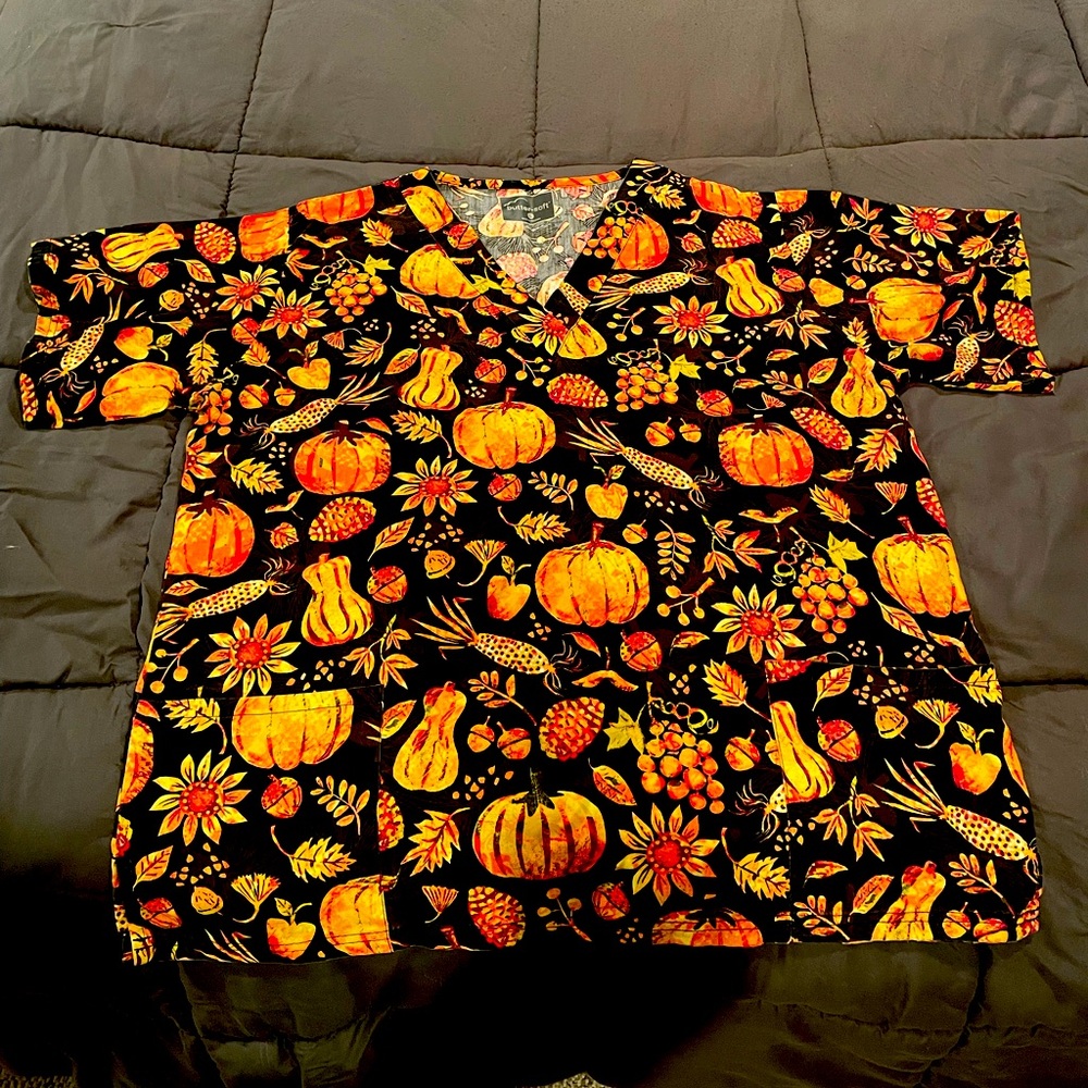 Butter-Soft Originals Harvest pattern Women's Classic Fit V-Neck Print Scrub Top